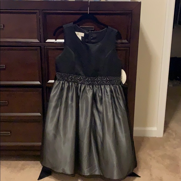 Girls dresses and skirt - Picture 3 of 3